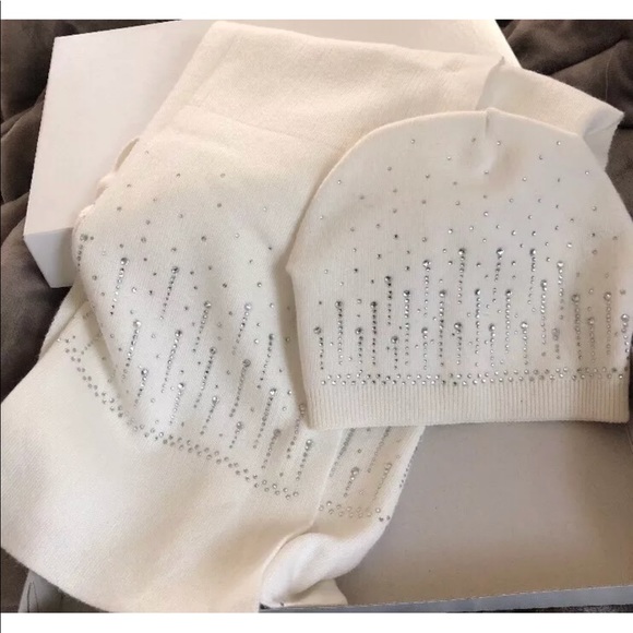 Free Reign Hat and Scarf - BRAND NEW - Picture 1 of 4